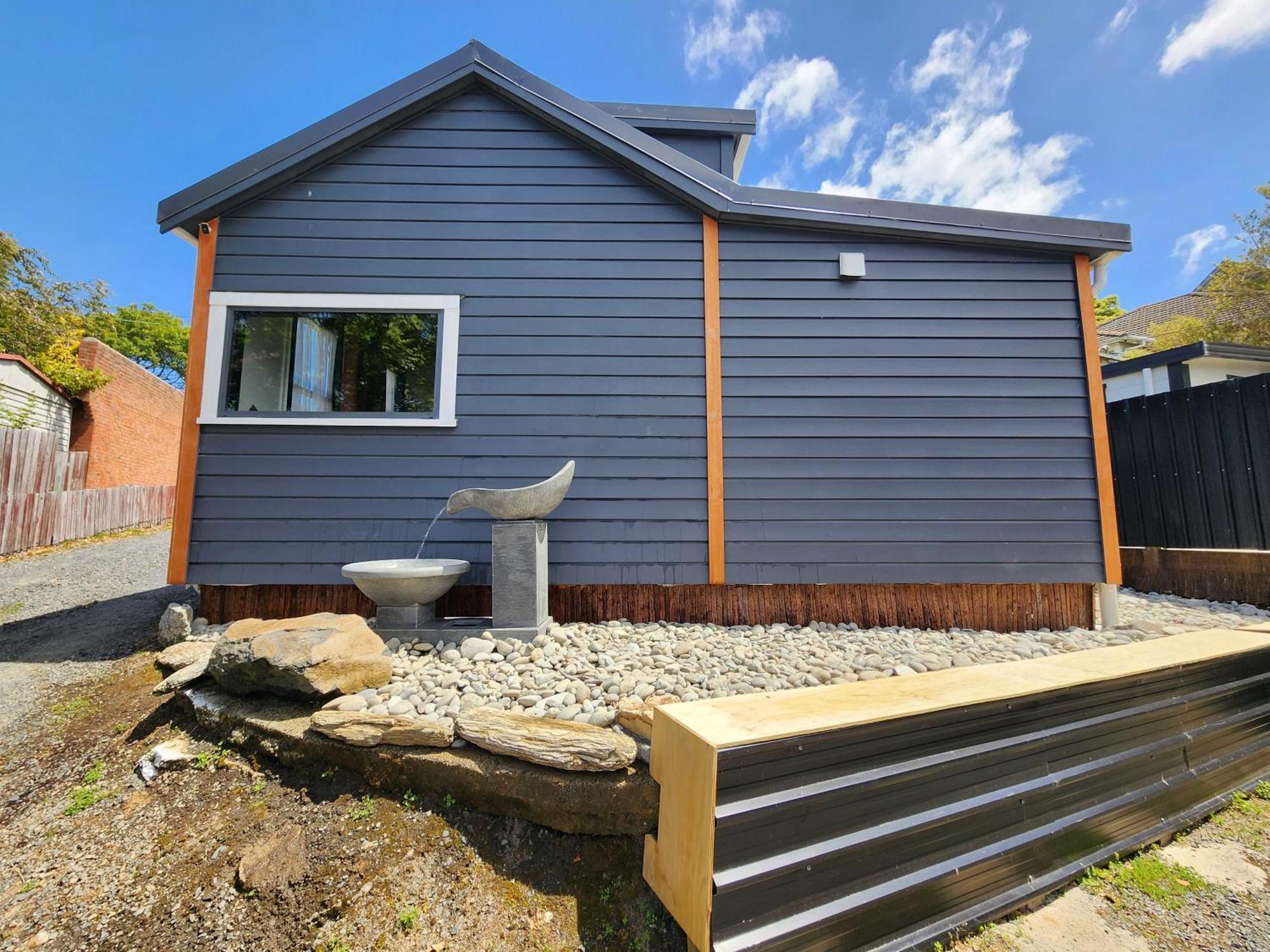 A Stone'S Throw From Town Tiny Home 但尼丁 外观 照片
