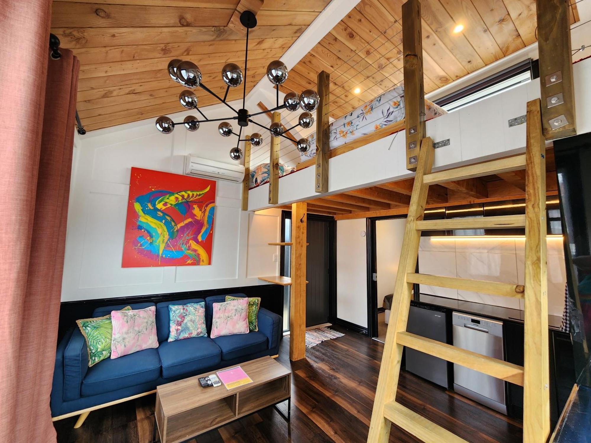 A Stone'S Throw From Town Tiny Home 但尼丁 外观 照片